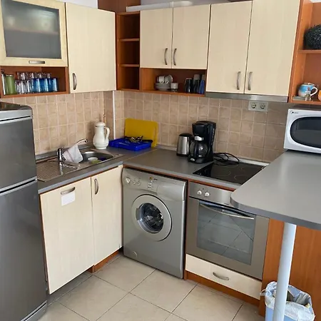 Апартамент Lovely 3 Bedroom Flat - Ravda Sun Sea 2 *
