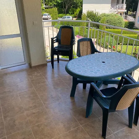 Апартамент Lovely 3 Bedroom Flat - Ravda Sun Sea 2 *